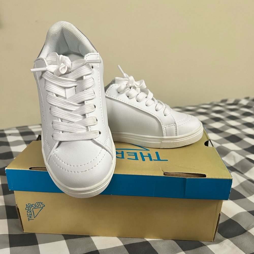 Kids White Lace-Up Sneakers with Star Perforation - Picture 2 of 7